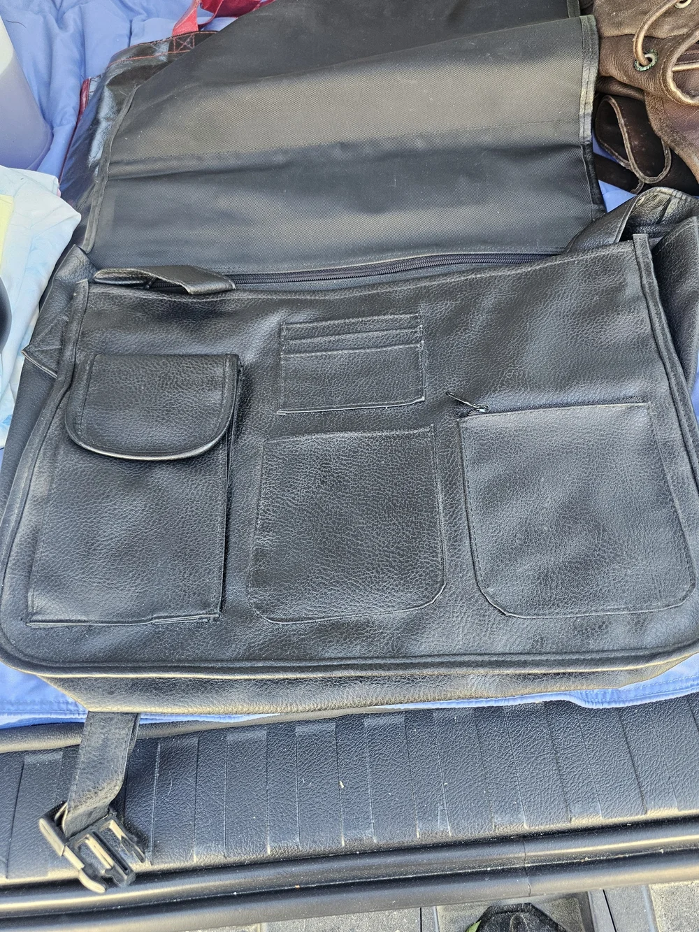 Classic Black Leather Briefcase/ Cache - Black